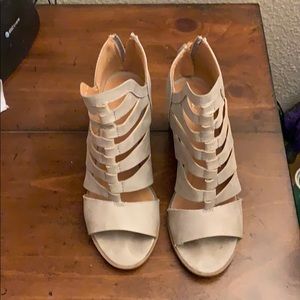 Gray heel.